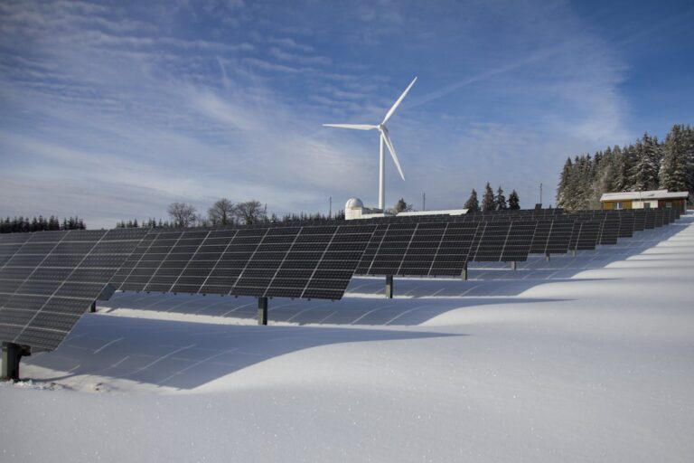 Photovoltaikanlage im Schnee